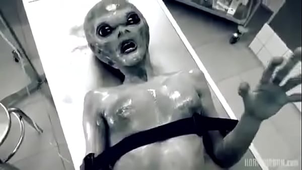 Female Alien fucked during experiments [Alien, Monster]